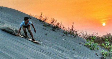 gumuk pasir parangtritis sebagai wahana wisata dan edukasi